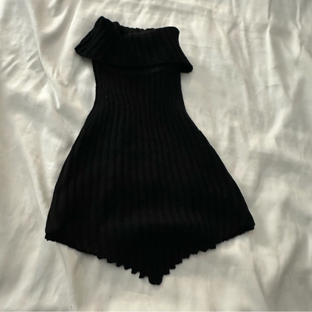 Black High Neck Cropped Halter Top
